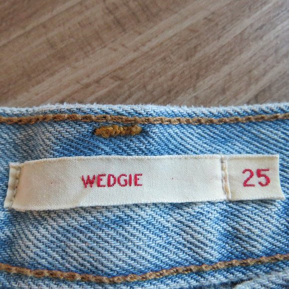 LEVI'S Wedgie Button Fly Light Wash Distressed Straight Leg Jeans - Size 27 - Picture 15 of 16